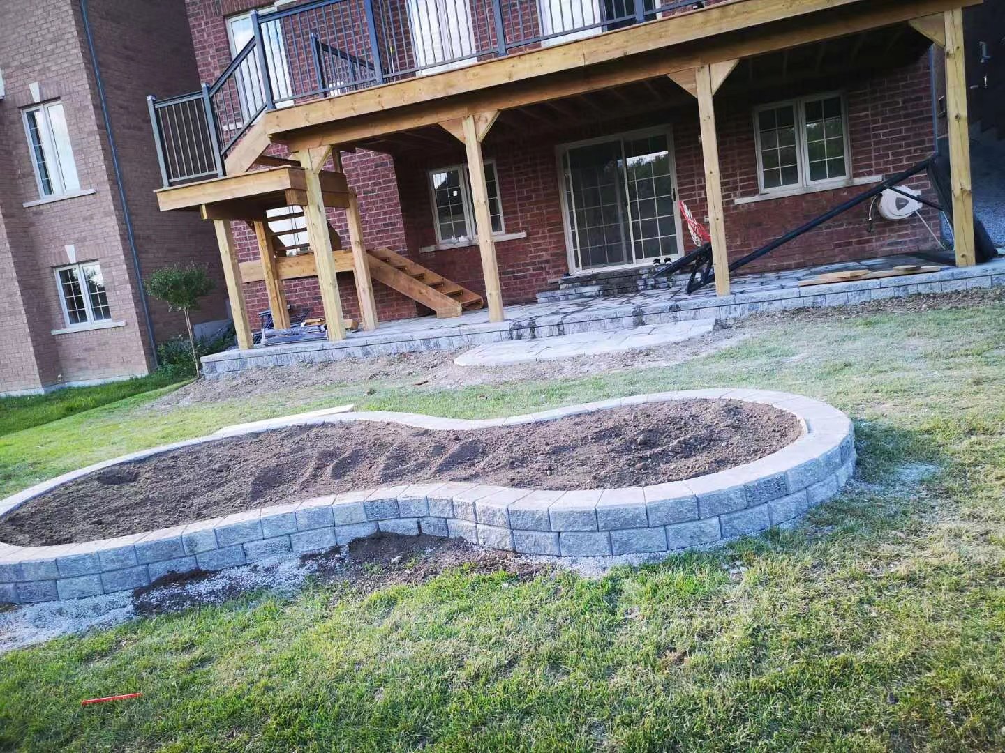 Deck planter construction